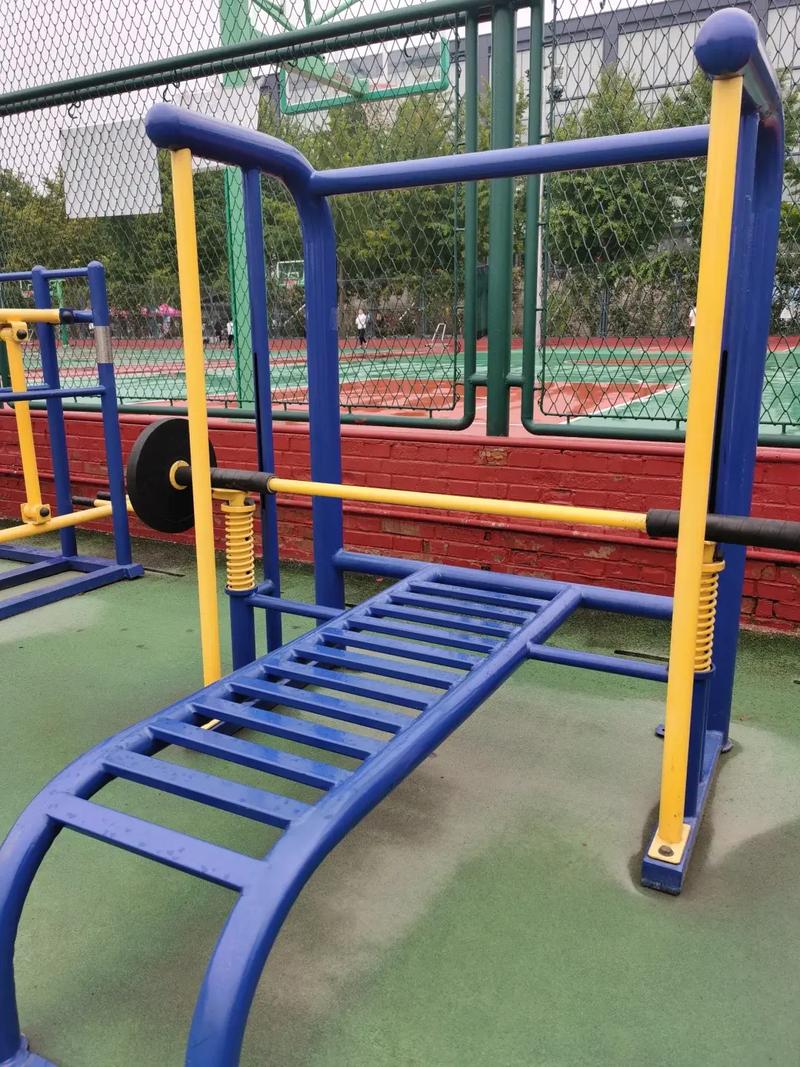 戶外健身器材完全指南 公園與老年人健身器材的選材、安全與廠家選擇